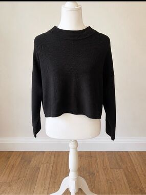COS Women's Crop Crewneck Sweater
Size S